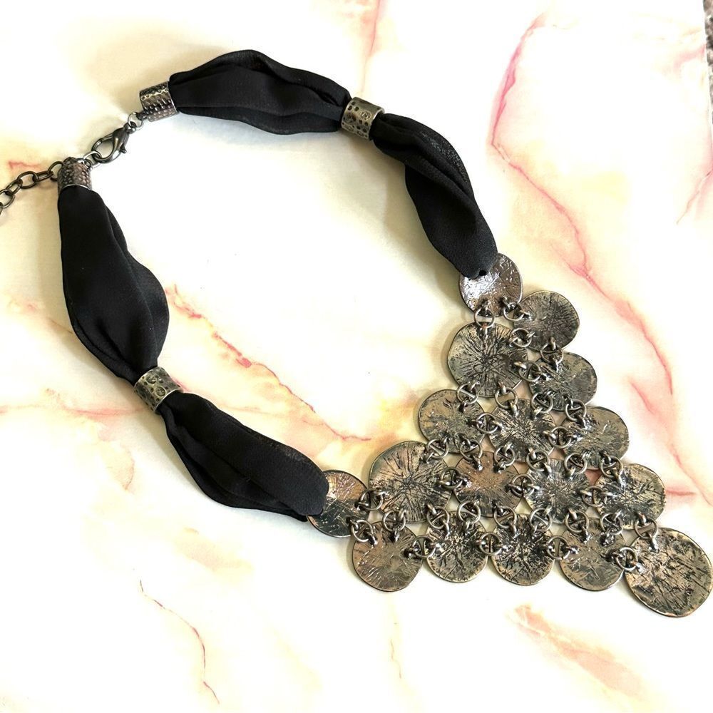 Silver tone statement necklace - Picture 10 of 11